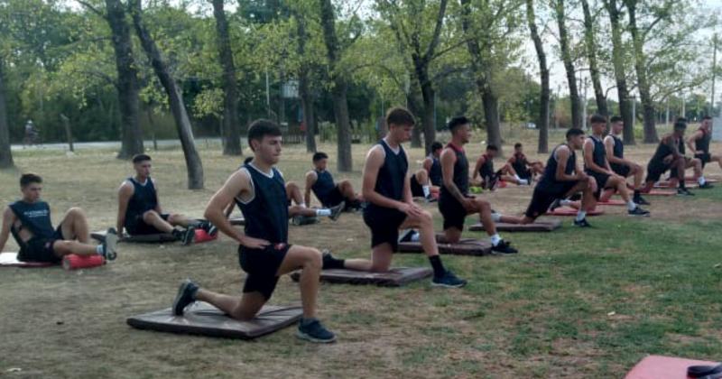 Con caras nuevas Douglas comenzoacute su pretemporada