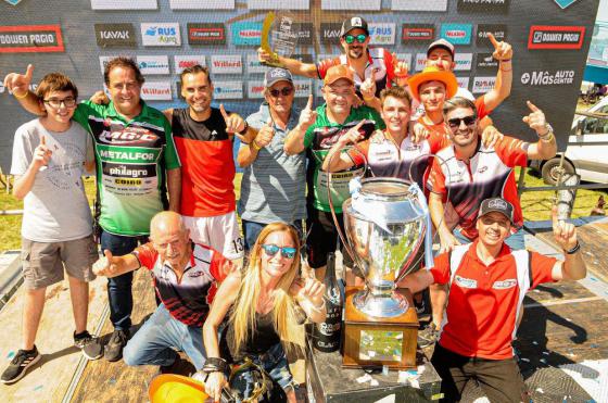 Los integrantes del MG-C Pergamino durante la celebración del título Este año el equipo buscar� otra corona