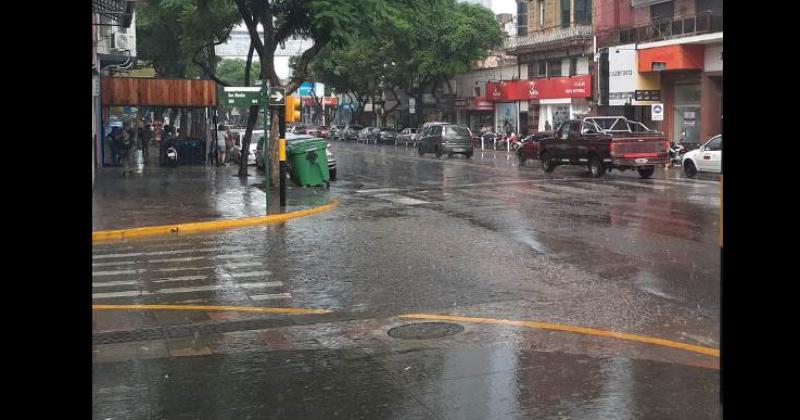 Cerca de las 18-30 y de repente la lluvia copó todo Pergamino