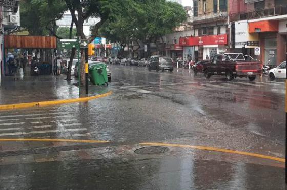 Cerca de las 18-30 y de repente la lluvia copó todo Pergamino