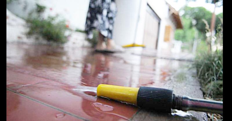 Las interrupciones en el servicio eléctrico dejan a los pozos de agua fuera de servicio y los niveles bajan r�pidamente