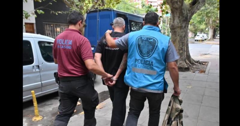 El productor televisivo Marcelo Corazza al ser detenido en su casa de Tigre