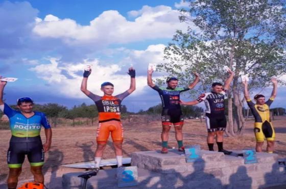 El podio de la carrera final que tuvo como vencedor a Emiliano Trozzi de Chivilcoy