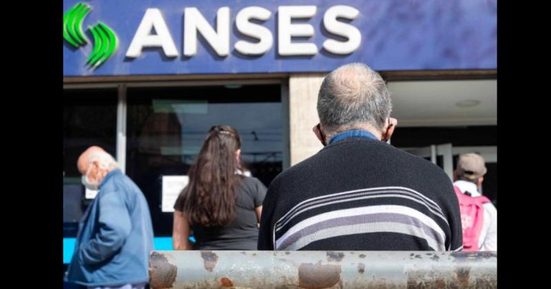 Las personas que cuentan con la edad jubilatoria pueden sacar turno