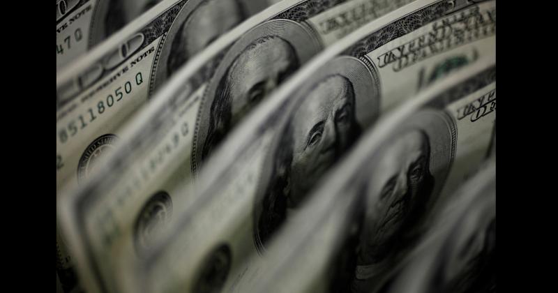 La moneda informal perdió 20 la primera baja en el mes y la m�s pronunciada desde abril pasado y cerró en los 760 para la venta y 750 en la compra