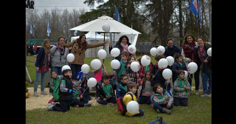 El stand del Inta concurrido por los m�s pequeños junto a las seños