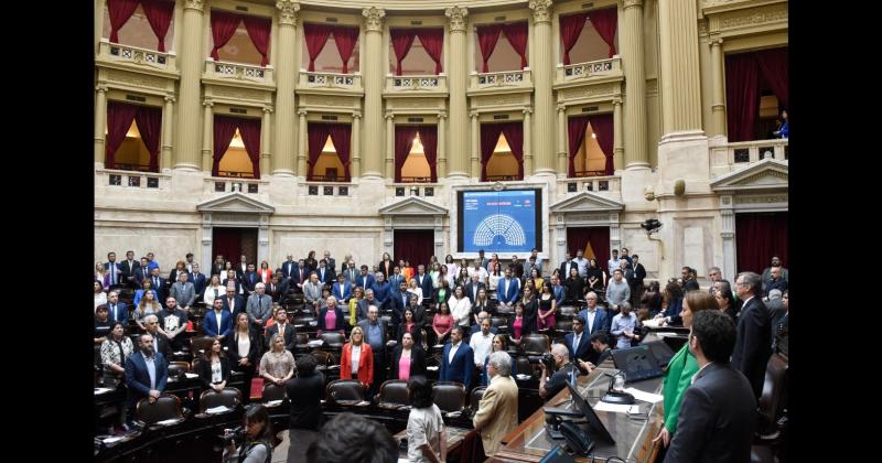 Diputados recibe al ministro de Educación