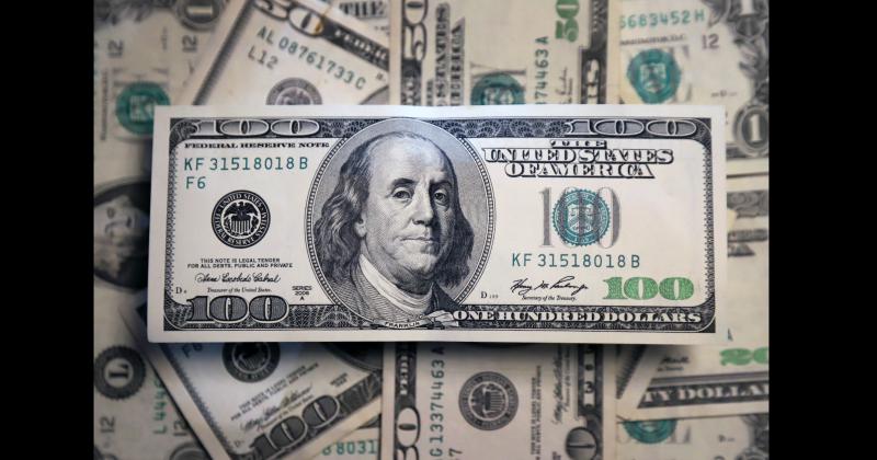 En el mercado informal el dólar blue aumentó 33 hasta los 843 con un m�ximo intradiario de 850