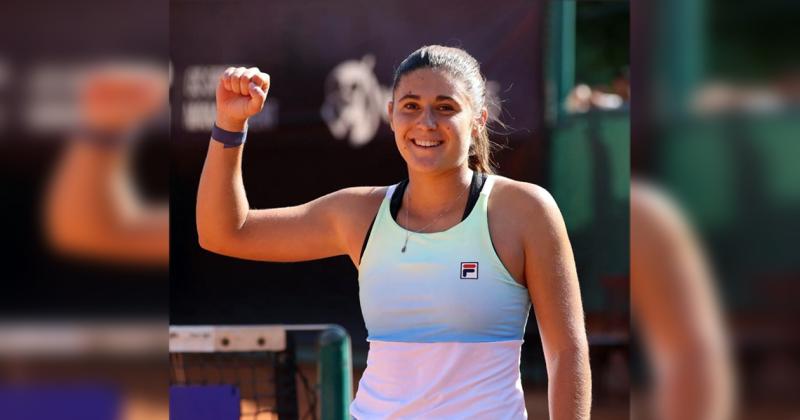 Puño cerrado de Julia Riera para festejar su segundo triunfo en el San Luis Open