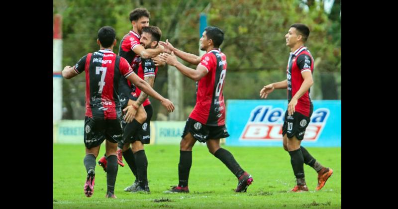 Douglas Haig goleó en Pronunciamiento y el domingo ir� por su primer triunfo de local en la temporada