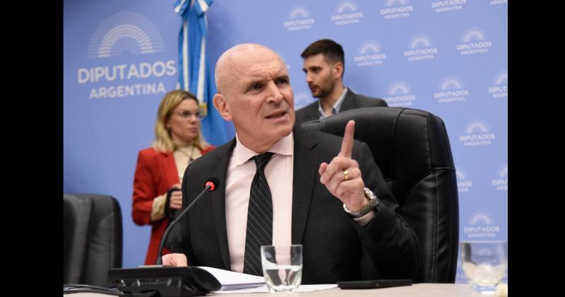 El pergaminense José Luis Espert fue el miembro informante del oficialismo en el tratamiento del Paquete Fiscal en la C�mara de Diputados