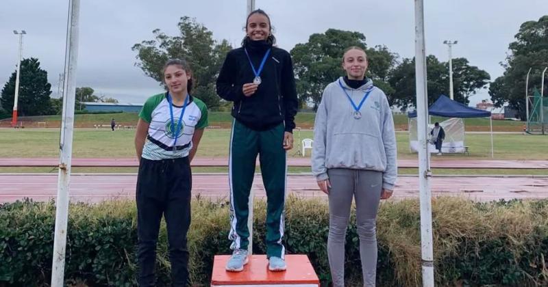 Morena Pugin se subió al escalón m�s alto del podio en salto en largo salto triple y en la posta 4x100 metros