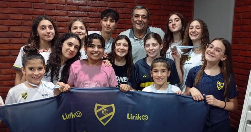 Los nadadores del Lobo que participaron del torneo promocional en Z�rate