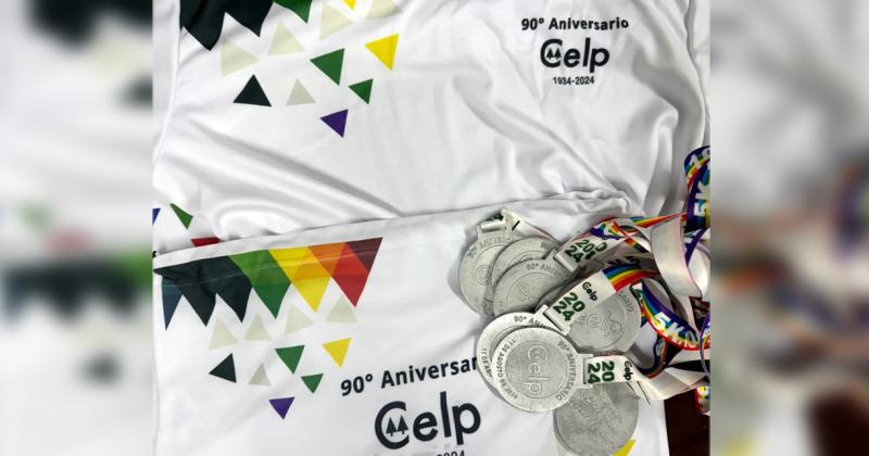 Las remera que lucir�n los participantes y la medalla que recibir�n en la competencia de la Celp