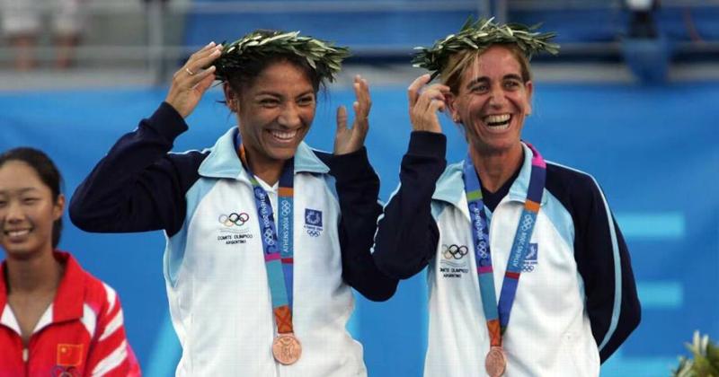 Su�rez y Tarabini felices en la ceremonia de premiación con sus medallas