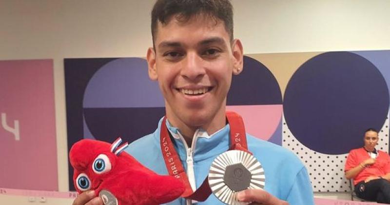 Alexis Ch�vez feliz con la medalla de plata que ganó en la madrugada de este s�bado