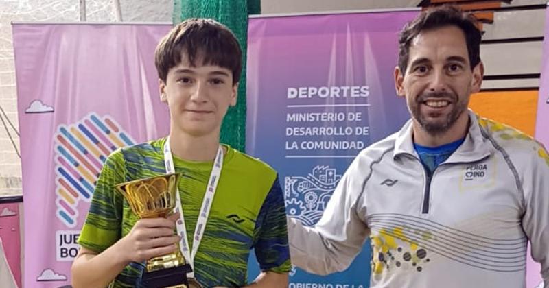 Victorio Goicoechea -junto a Mauro Churín- oro en b�dminton Sub 14