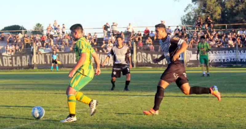 Defensores de Salto logró un gran triunfo de visitante en el Jacinto Gato López en el partido de ida frente a La Emilia de San Nicol�s y le quitó el invicto