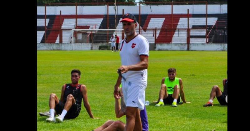 Adri�n Aranda el DT que buscar� llevar a Douglas a la Primera Nacional