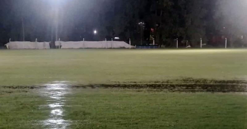 Los campos de juego no quedaron en buenas condiciones luego de la lluvia del viernes
