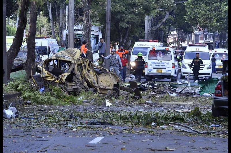 Terrorismo en Colombia- un ataque con explosivos en la viacutea Panamericana dejoacute al menos 13 muertos